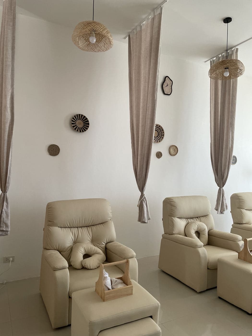 Foot massage recliners with linen curtains